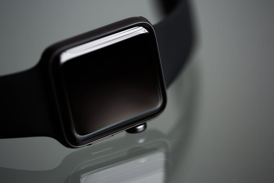AI smartwatch Futuristic smartwatch - 未来を腕に。Wear OS 7、AIとクロスデバイス連携でスマートウォッチを再定義！