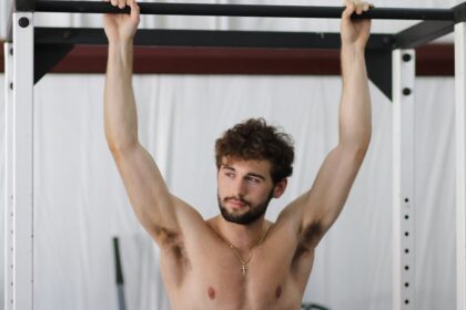 Henry Cavill transformation - 俳優ヘンリー・カヴィルが「まるで別人」と話題沸騰!ファン騒然の最新写真とは