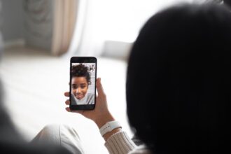 Horizontal video call, Smartphone video chat - WeChatビデオ通話が大幅進化！待望の横画面モード登場
