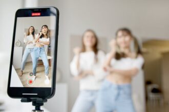 Social media backlash EV, Influencer online controversy - 中国EV炎上プロモ:人気インフルエンサー蘇芒氏が法的措置へ