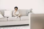 3D home theater Family watching 3D TV - ファーウェイと中国移動、家庭向け3D観戦ソリューション発表