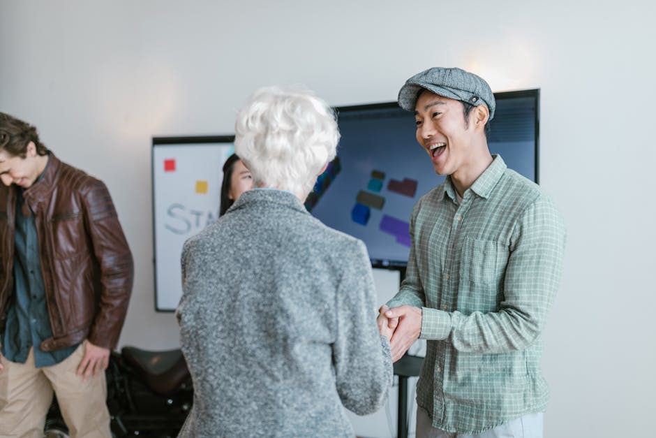 investor handshake startup funding deal - Dreame Technology、初期融資の噂に公式回答！XiaomiとShunwei Capitalが1400万元を支援