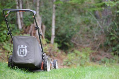 robotic lawn mower - 中国Segway-Ninebotが香港上場！株価127%高騰、時価総額200億HKD超、芝刈りロボットが未来を拓くか？