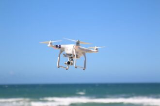 drone filming water sports waterproof drone - 水上スポーツ撮影を革新！防水ドローン「HAVO AQUA」登場