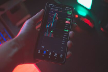Apple devices price increase AI pricing strategy - Apple製品に値上げの波、MacとiPadは最大20%上昇、iPhoneの動向とAI時代の価格戦略