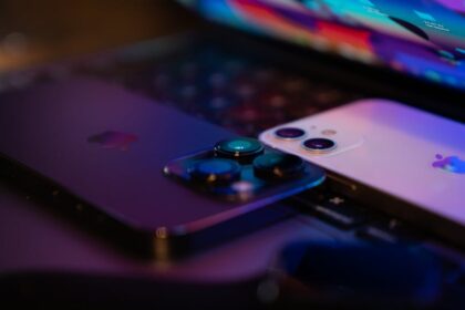Apple foldable phone - 「iPhone Ultra」登場か？！ iOS 27コードから見えたApple折りたたみスマホの全貌