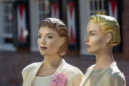 mannequin challenge art exhibit - カニエ・ウェスト夫妻、アート展でマネキンチャレンジを再現！SNSで話題沸騰