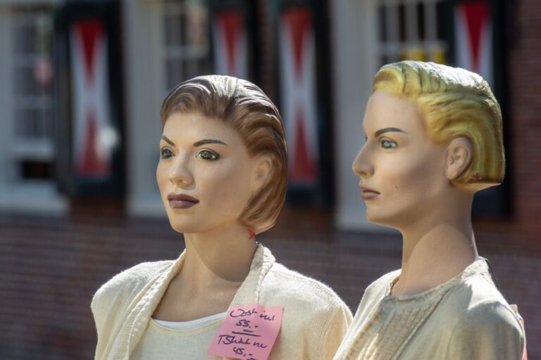 mannequin challenge art exhibit - カニエ・ウェスト夫妻、アート展でマネキンチャレンジを再現！SNSで話題沸騰