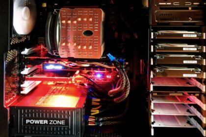 Steam Machine Gaming PC - Steam Machineはゲーム機じゃない？Valveが語るPCゲームの新境地