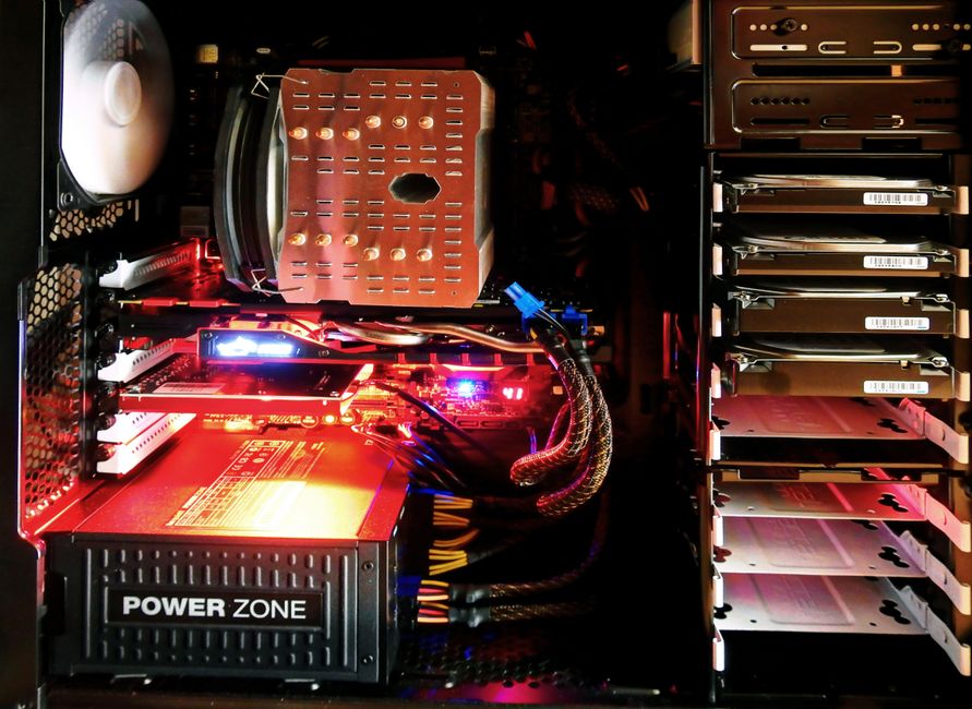 Steam Machine Gaming PC - Steam Machineはゲーム機じゃない?Valveが語るPCゲームの新境地
