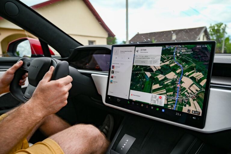 autonomous car self-driving car interior - 小鵬汽車、自動運転規制のデマを一蹴!業界現状を強調