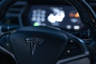 futuristic car cockpit automotive LiDAR - 問界X9、ファーウェイの光技術で未来の移動体験を創造