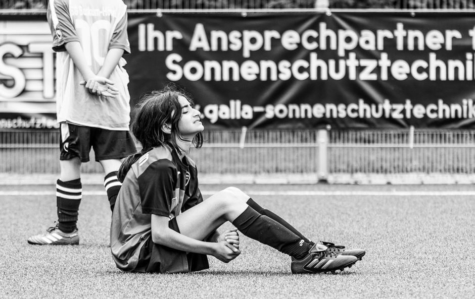 disappointed Japanese football player - 日本、ブラジルに惜敗！W杯ベスト16進出ならず――中国ゲームメディアも注目