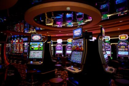 gaming business meeting gaming industry investment - テンセント、日本のゲーム投資戦略見直しへ？中国テック企業の動向と日本への影響