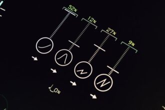 futuristic iPhone interface Dynamic Island concept - iPhone 20周年でUI大刷新か？iOS 27と28の衝撃リーク情報！
