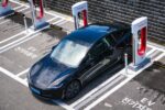 EV charging station China Cracked asphalt road China - EV普及で中国道路維持費が危機？公平な負担改革が急務