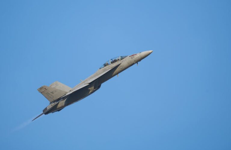 space aircraft carrier futuristic stealth jet - 中国発SF「南天門計画」始動！空天母艦・ステルス機が現実へ加速