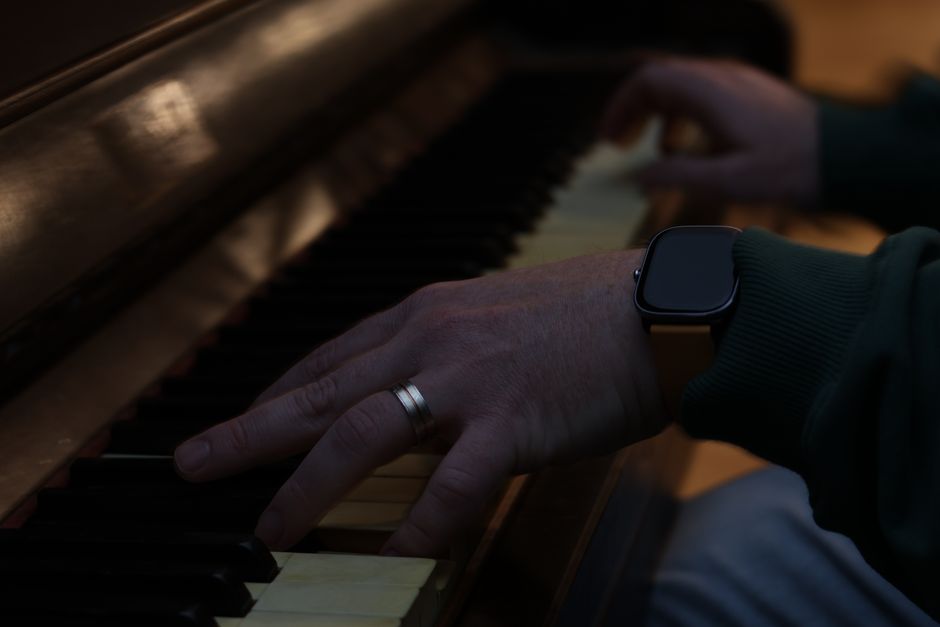 Apple Watch rings - Apple、従業員向け「Close Your Rings」10周年記念限定バンドで健康推進