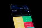 stock market chart investor trading - Xiaomi元幹部、株で27%含み損も「淡々」と買い増し！その心境とは？
