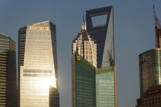 Chinese stock market chart, Shanghai financial district - 2026年中国A株市場、端午節で休場へ！日本の投資家も注目すべき詳細スケジュール