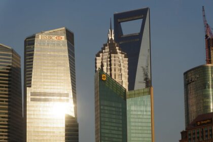 Chinese stock market chart, Shanghai financial district - 2026年中国A株市場、端午節で休場へ！日本の投資家も注目すべき詳細スケジュール