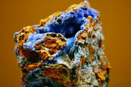 rare earth minerals, lithium battery - 中国A株市場活況！希土類・電池関連株が急騰、AI需要で「計算力金属」も注目