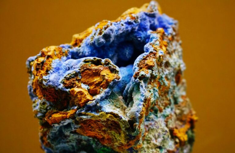 rare earth minerals, lithium battery - 中国A株市場活況!希土類・電池関連株が急騰、AI需要で「計算力金属」も注目