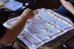 Chinese murder mystery game Emotional tabletop game - 感情揺さぶる体験!中国で流行の「情感本」とは?
