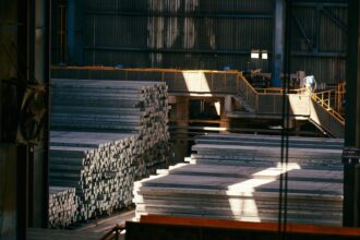 Chinese steel factory Steel production China - 中国大手鉄鋼「柳鋼股分」、広西鋼鉄13%の株式取得へ