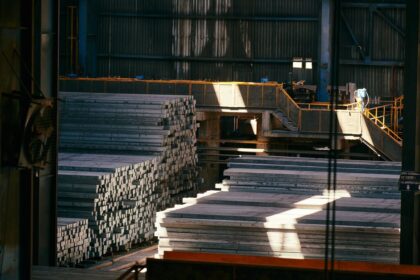 Chinese steel factory Steel production China - 中国大手鉄鋼「柳鋼股分」、広西鋼鉄13%の株式取得へ