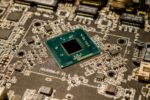 AI chip semiconductor chip - iPhone 18 Proの「A20 Pro」チップ、放熱とAI性能を革新する新パッケージがリーク！