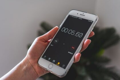 Chinese iPhone alarm screen - 「果粉」歓喜！iOS 27が中国祝日アラーム対応で長年の不満解消