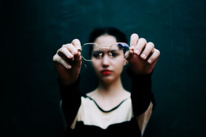 AI glasses Smart glasses - 科大訊飛、40g超軽量AIメガネ発表！122言語翻訳とAIアシストで未来を変革