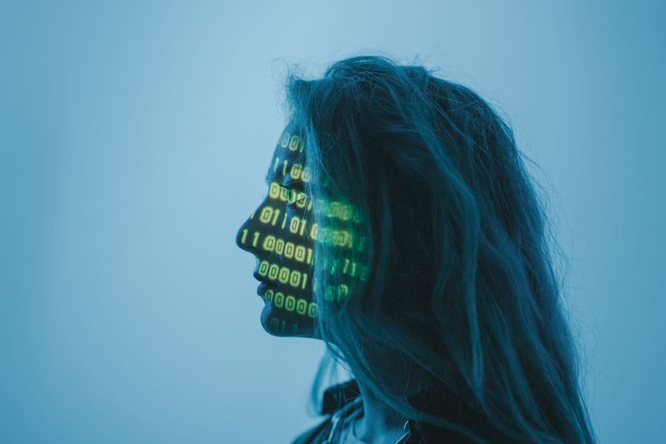 artificial intelligence brain, AI creativity concept - シャオミ会長と人気作家がAIを語る：創造性の未来はどこへ？