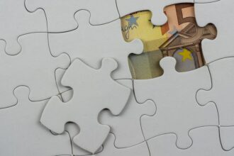 game betrayal concept hidden betrayal - 『GTA6』公式アートに「裏切り者」フラグ！？ファンが深読みする展開とは