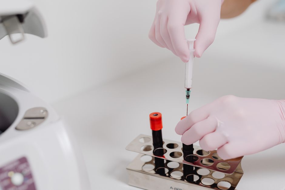 biotechnology lab regenerative medicine - 歴史的転換点!“細胞の若返り”人間臨床試験が開始 ~老化治療の新時代が幕開けか~