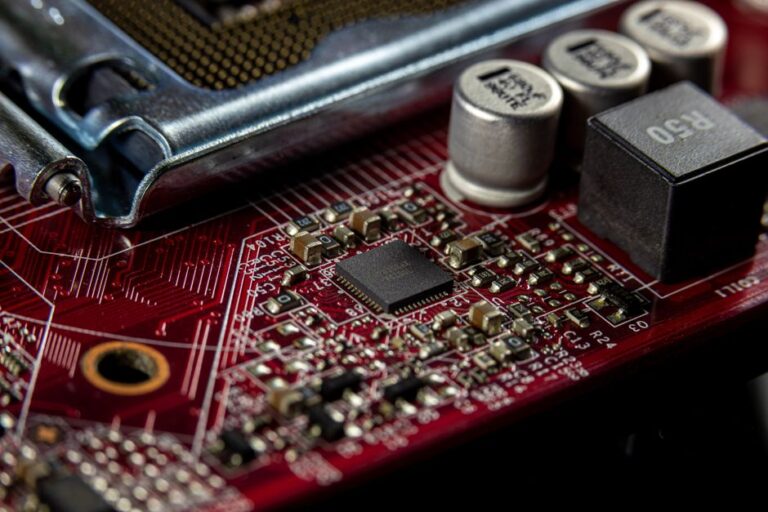 semiconductor chip gaming PC - PC・Apple製品が高騰止まらず！7月も値上げ、来年まで続くか？