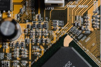 Chinese electronics factory semiconductor chip manufacturing - 中国電子産業が熱い！機関投資家の集中調査で関連株平均19%高騰