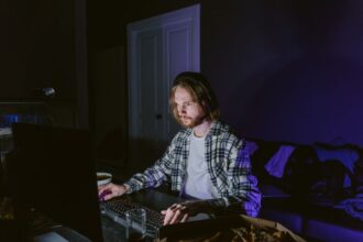 game developer working, indie game studio - 『独立ゲーム大電影』から10年超：伝説的インディー開発者たちの今