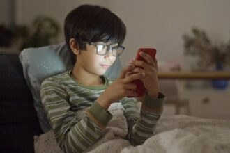 child smartphone safety - 中国版TikTok「Douyin」EC、未成年者保護を強化！4つの規制と具体例
