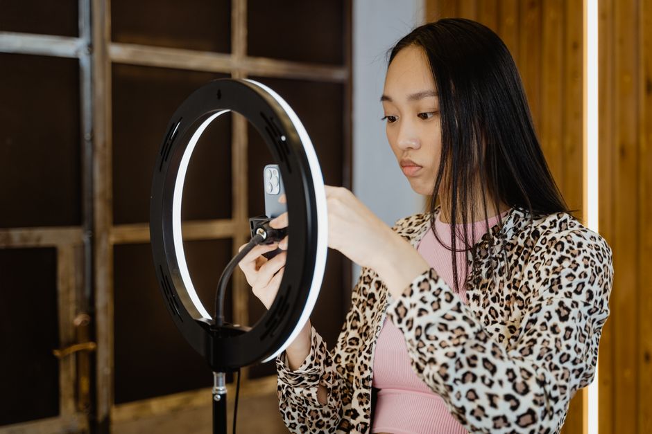 Chinese live streamer - 中国人気ブロガー陳震、活動再開へ！脱税で96万減、今後は「穏和」路線に