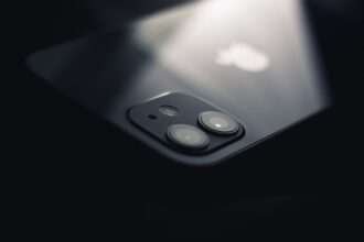 Foldable iPhone concept Ultra-thin foldable phone - Apple折りたたみiPhone Ultra、極薄4.5mmとVC冷却の挑戦