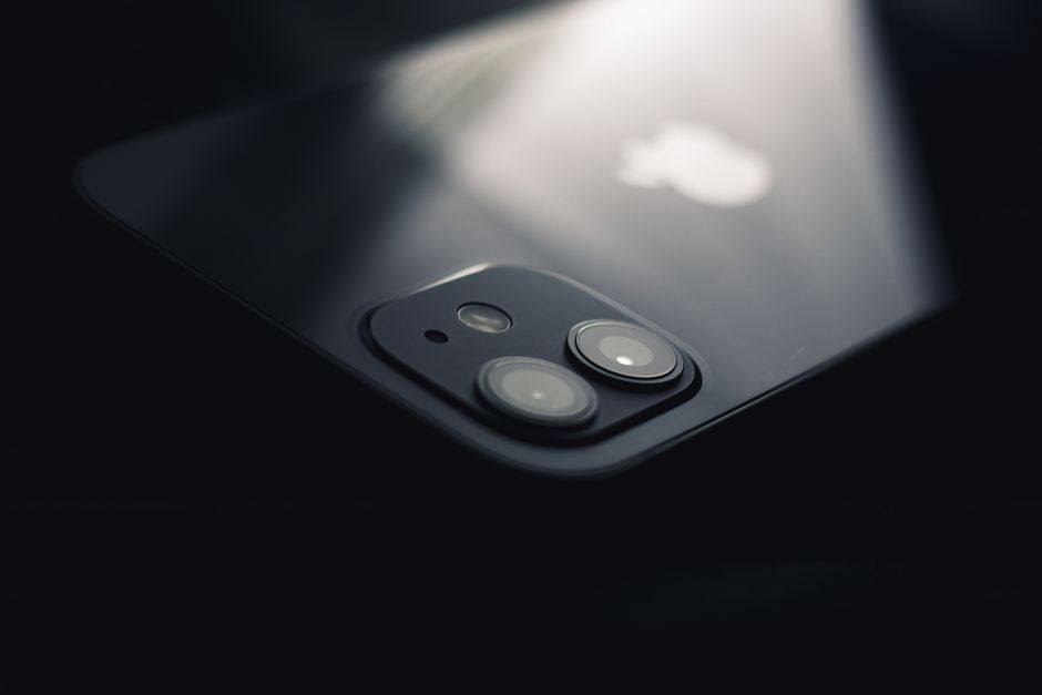 Foldable iPhone concept Ultra-thin foldable phone - Apple折りたたみiPhone Ultra、極薄4.5mmとVC冷却の挑戦