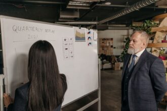 Chinese financial executive Corporate leadership change - 中国大手「華興証券」会長交代!30年超の金融ベテランが赤字脱却に挑む
