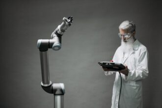 AI scientist tech startup office - AI界のスター科学者、ByteDance Seedを去る：学術と商業の狭間で
