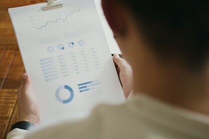 Organizational chart restructuring Tech company strategy meeting - BYDが大規模組織改革！子ブランド独立採算制へ、開発体制も刷新か