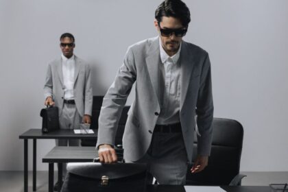 Business betrayal Corporate rivalry - ソニー、マイクロソフトへの不信感を表明 – 巧妙な裏切りの真相は？