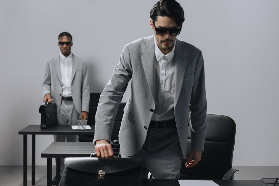 Business betrayal Corporate rivalry - ソニー、マイクロソフトへの不信感を表明 – 巧妙な裏切りの真相は？