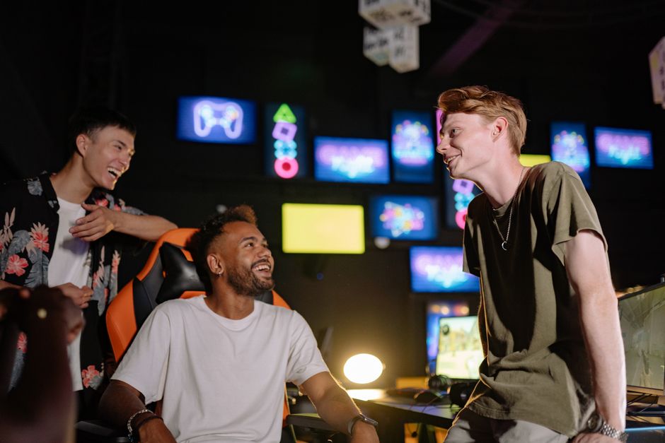 Xbox console Gaming business meeting - Xbox大作、まさかの採算割れか？1億ドル投資『Midnite』販売50万本の衝撃