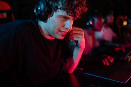 Gaming chat interface Esports player headset - ゲーム後の「GG」、今も礼儀として通用する?中国ゲーマー間の熱い議論